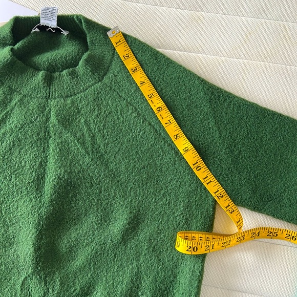 Green Sweater - Picture 4 of 5